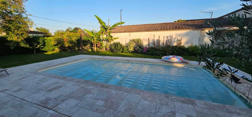 Conseils pour l’entretien et le stockage des bâches à bulles pour piscines
